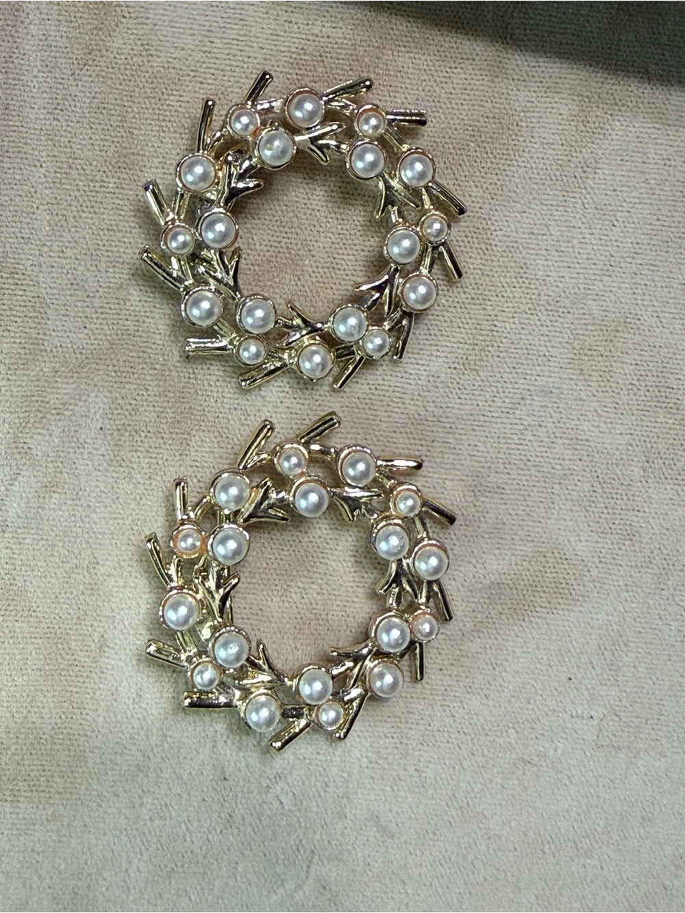Set Pearl Wreath Brooch Circle Earrings - Gold tone holiday - for: lapels shoes